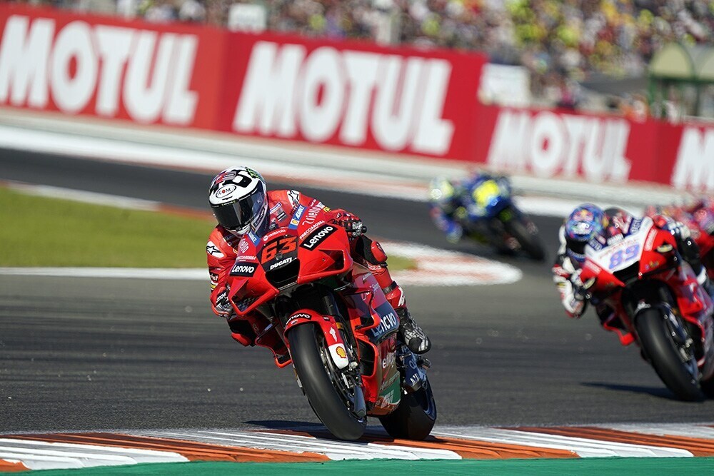 Ducati: la stagione 2021 in un libro